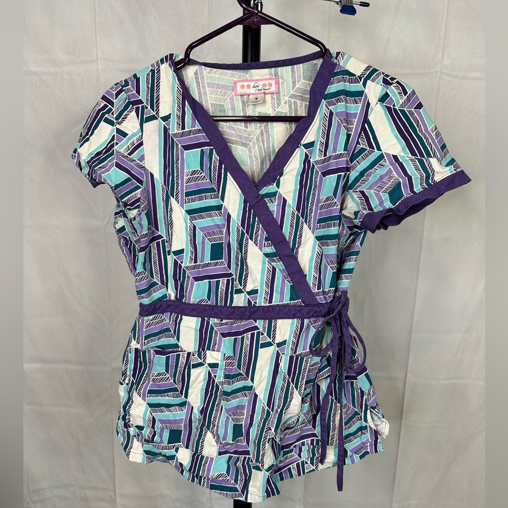 Square Print Scrub Top Koi